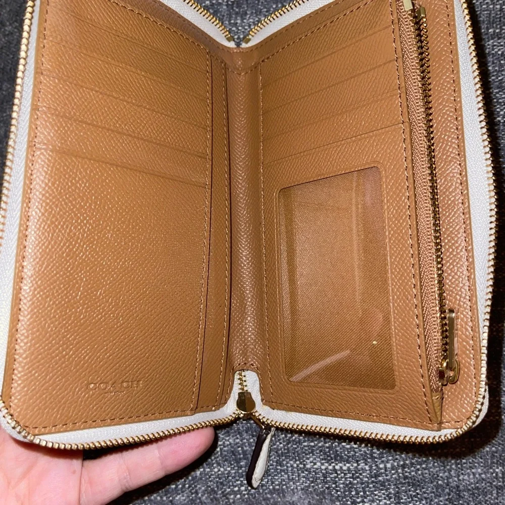 Coach Wallet - Picture 4 of 5
